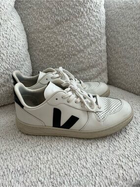 Veja V10 women’s sneakers